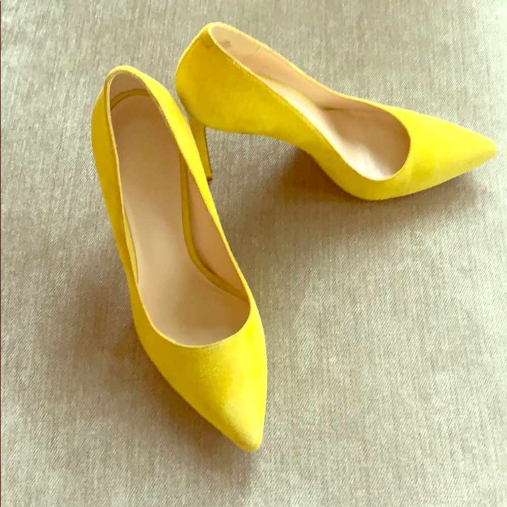 Nine West yellow suede pumps
